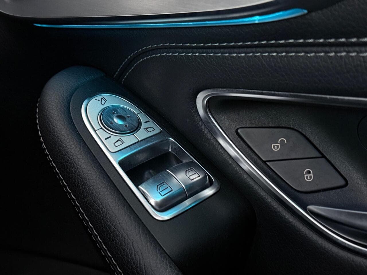 Mercedes-Benz C Class thumbnail Misc Controls