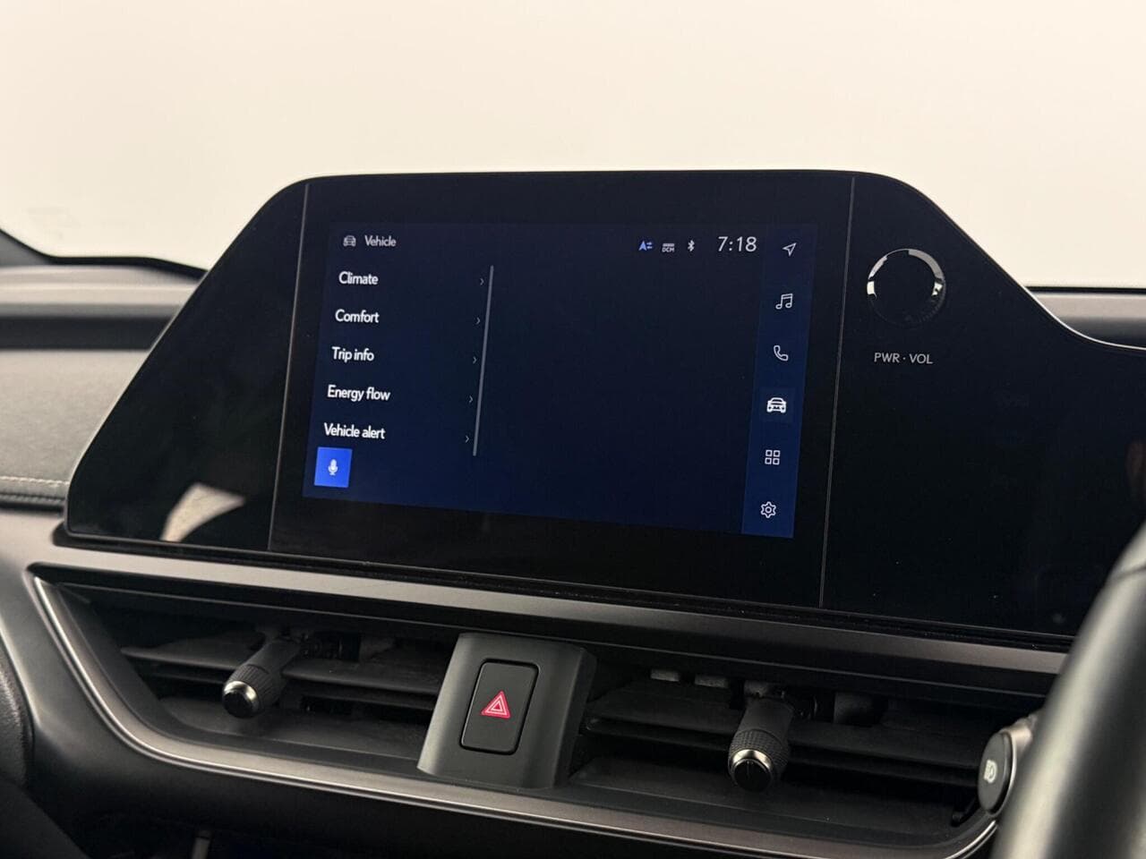 Lexus UX thumbnail Infotainment System