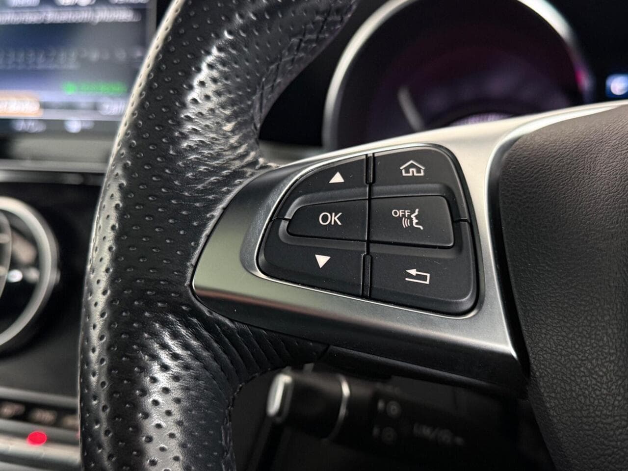Mercedes-Benz GLC thumbnail Misc Controls