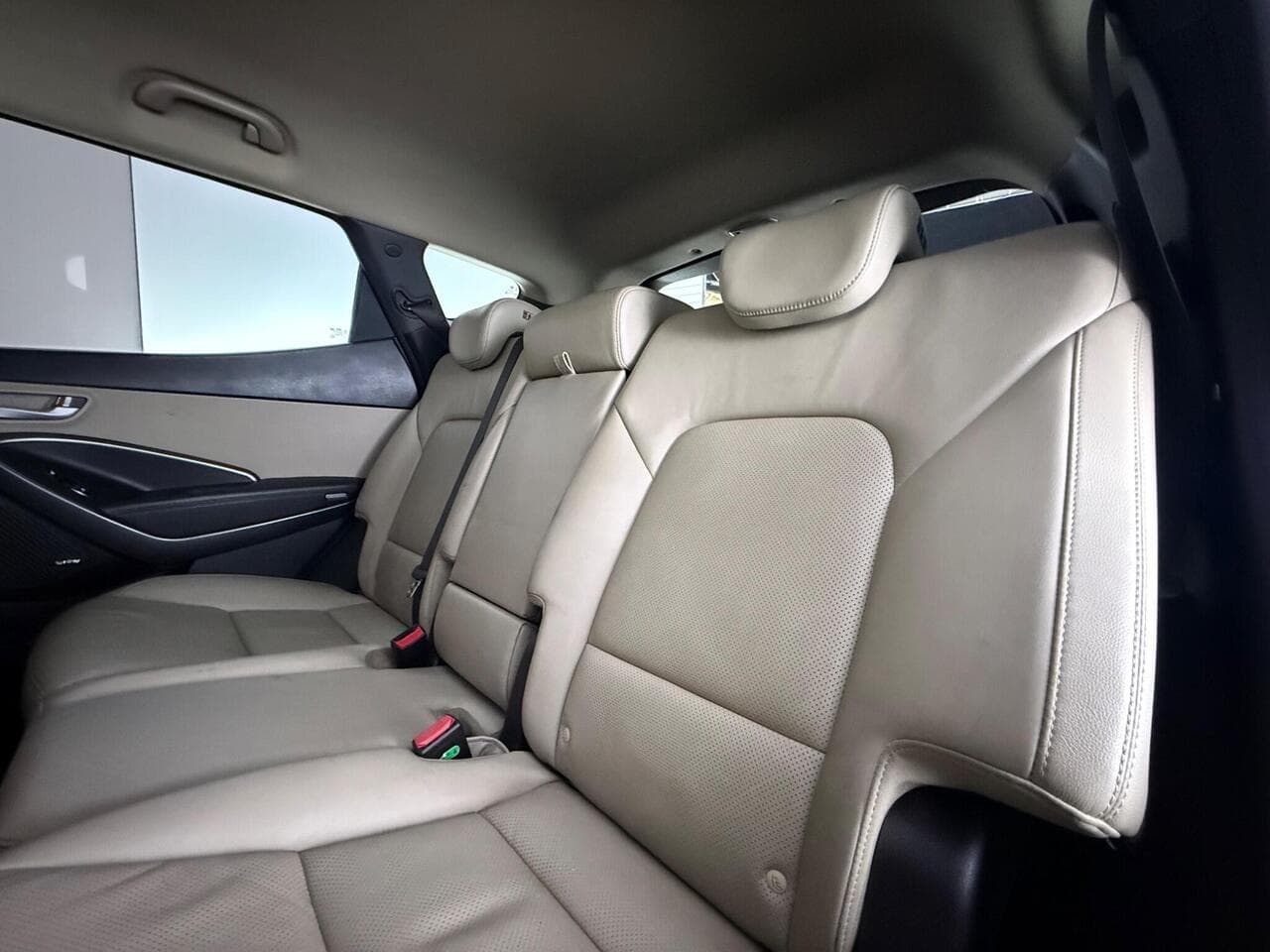 Hyundai Santa Fe thumbnail Seats Rear