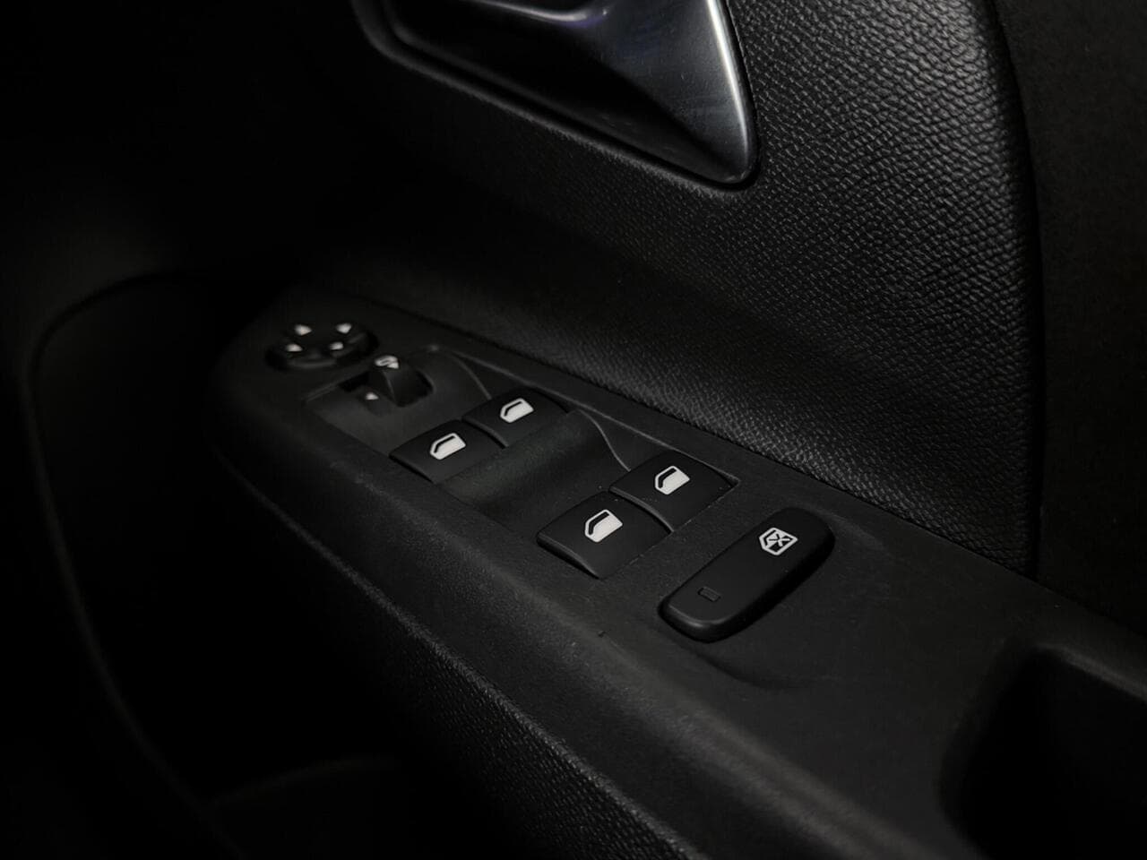 Vauxhall Corsa thumbnail Misc Controls
