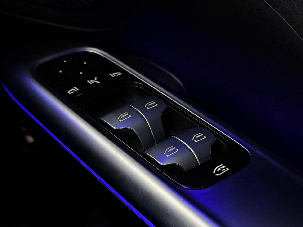 Mercedes-Benz C Class thumbnail Misc Controls