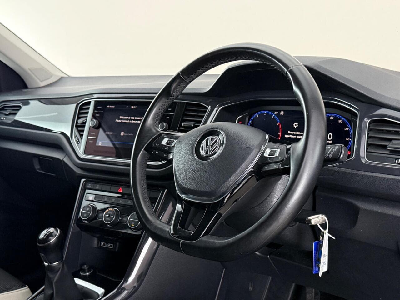 Volkswagen T-Roc thumbnail Steering Wheel