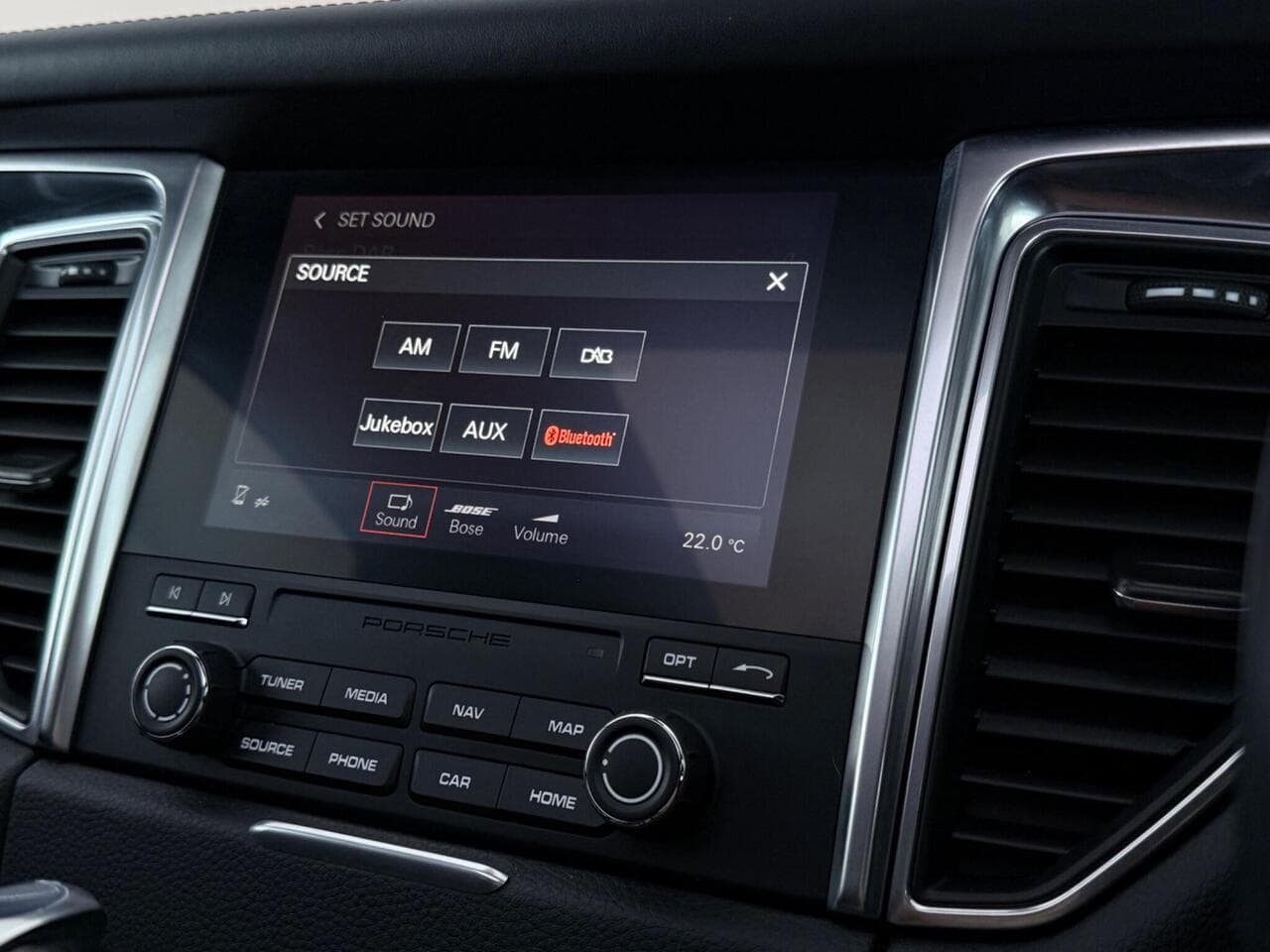 Porsche Macan thumbnail Infotainment System