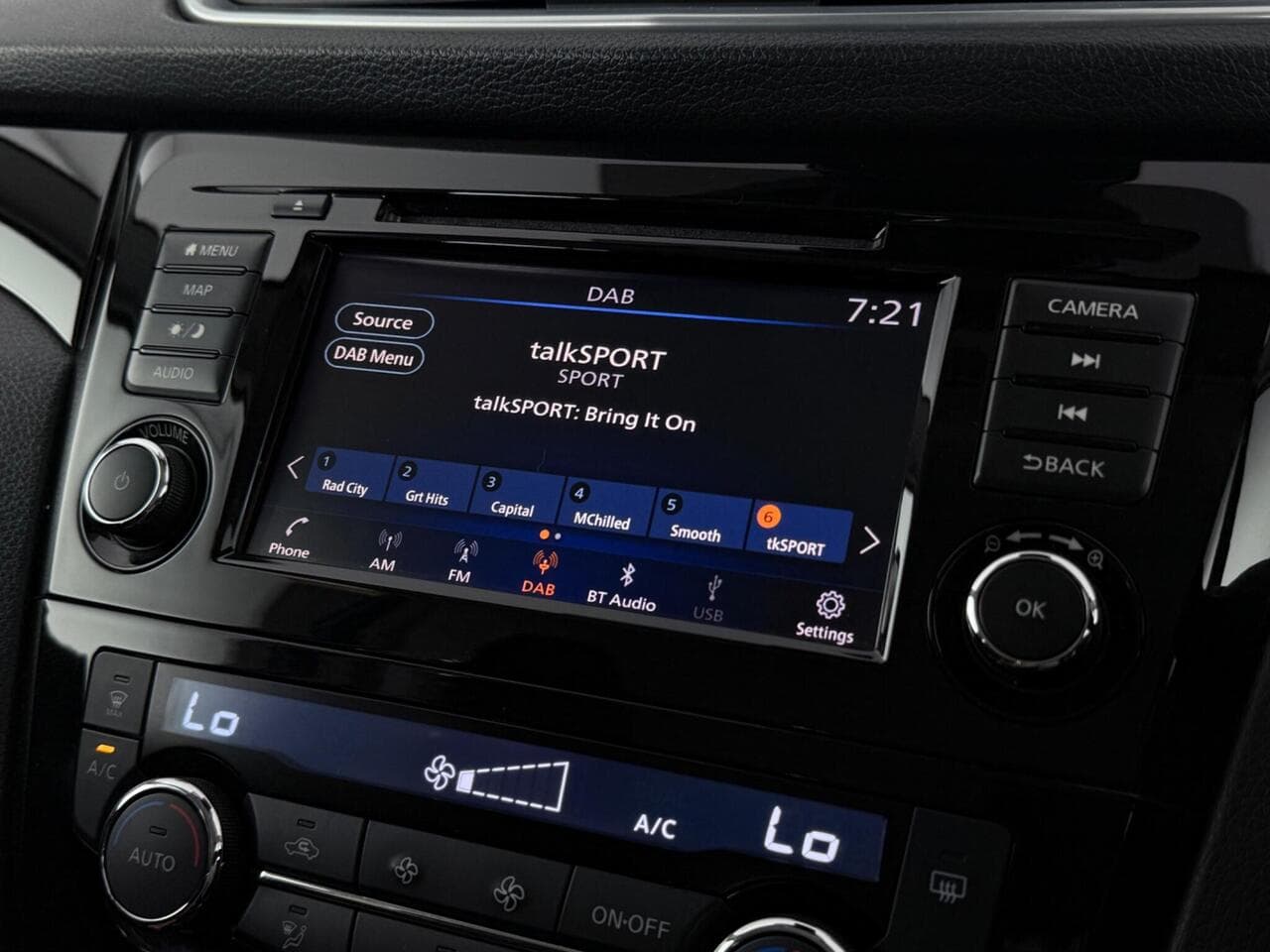 Nissan Qashqai thumbnail Infotainment System
