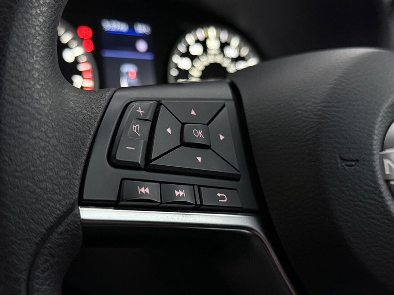 Nissan Juke thumbnail Misc Controls
