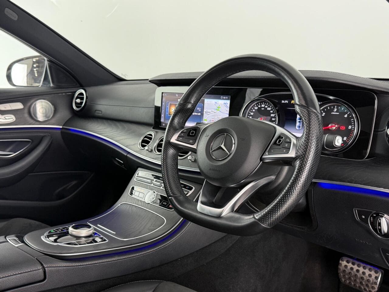 Mercedes-Benz E Class thumbnail Interior Front