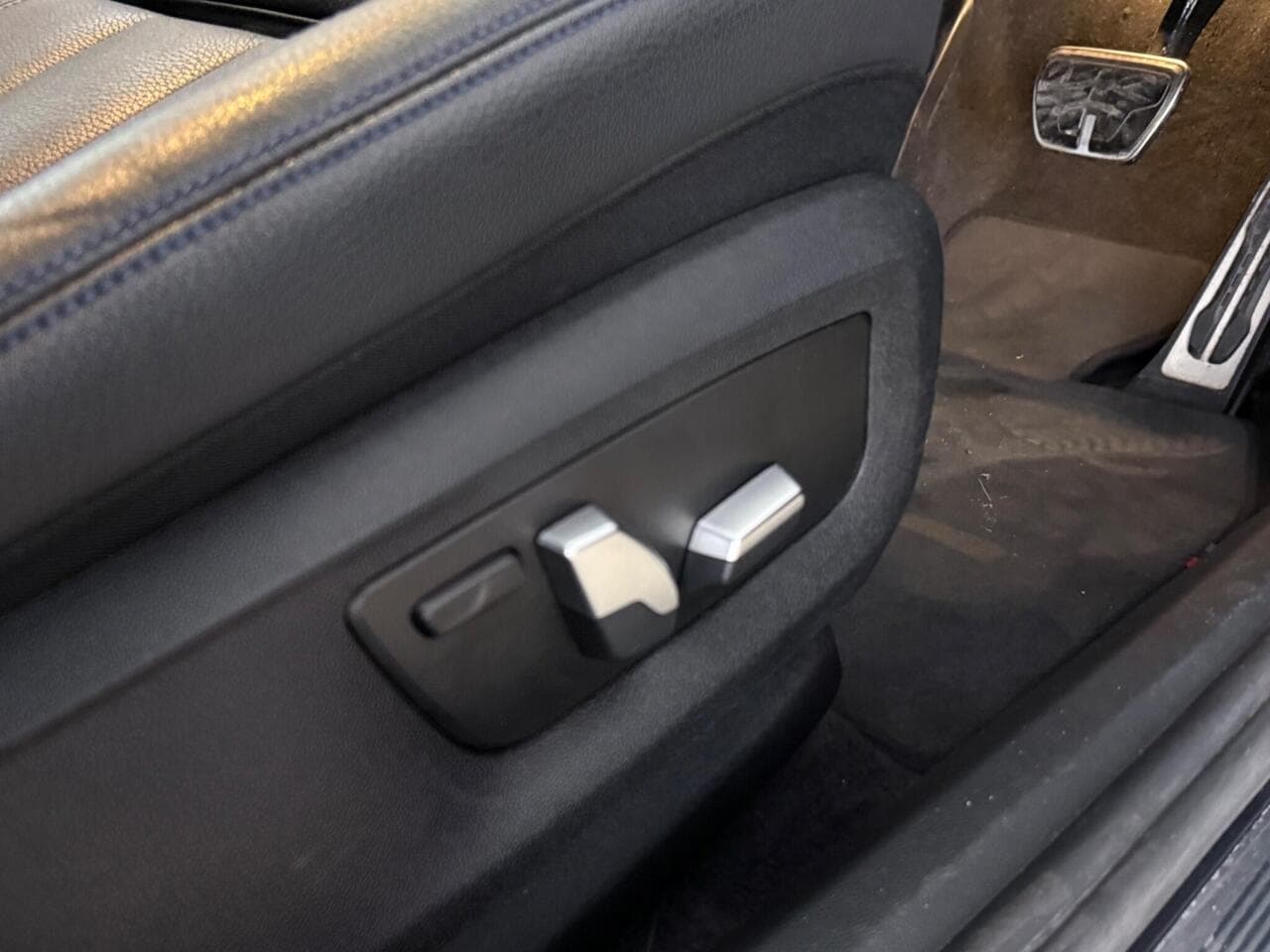 BMW 6 Series Gran Turismo thumbnail Misc Controls