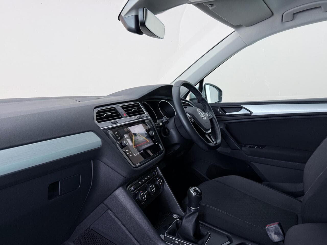 Volkswagen Tiguan thumbnail Interior Front