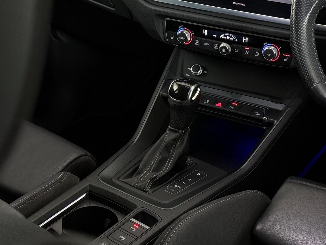 Audi Q3 thumbnail Misc Controls