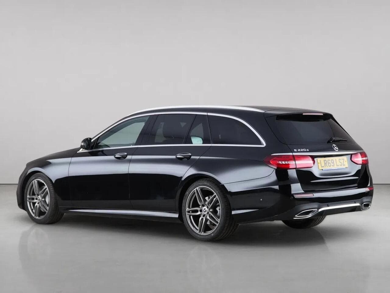 Mercedes-Benz E Class thumbnail Rear Left