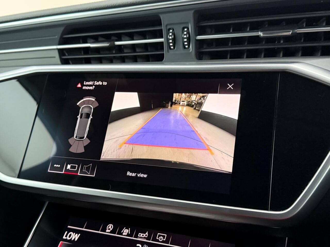Audi A6 Avant thumbnail Infotainment System