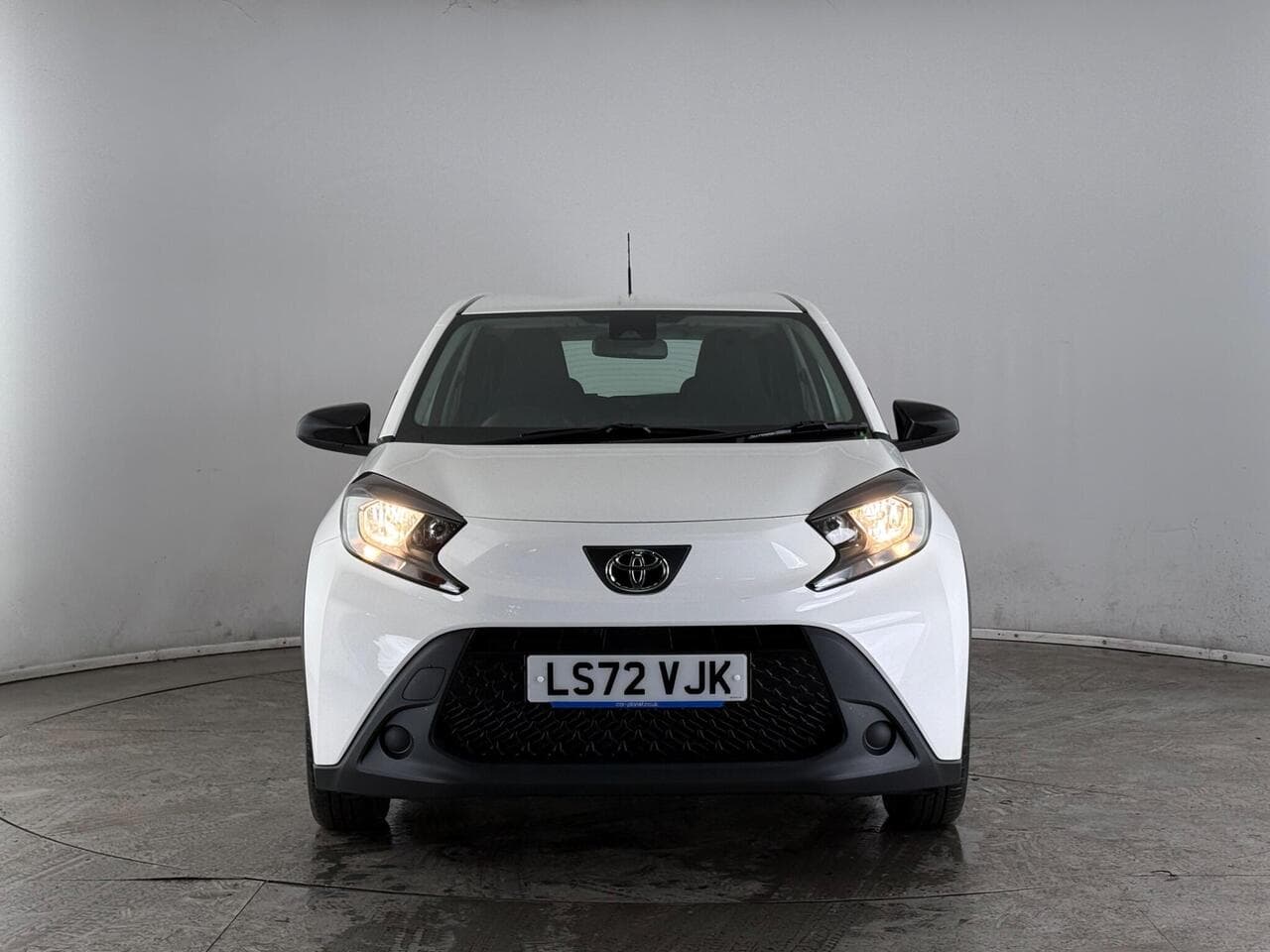 Toyota Aygo X thumbnail Front