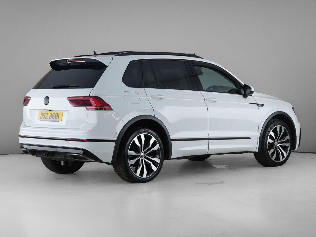 Volkswagen Tiguan thumbnail Rear Right