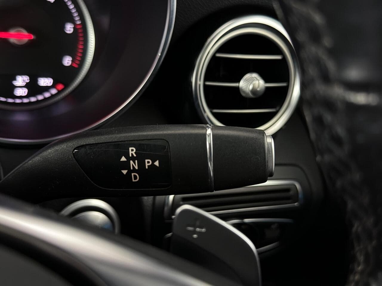 Mercedes-Benz GLC thumbnail Misc Controls