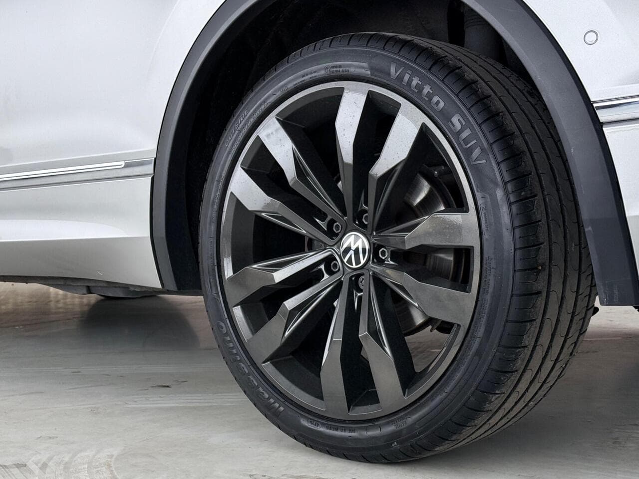 Volkswagen Tiguan thumbnail Wheel