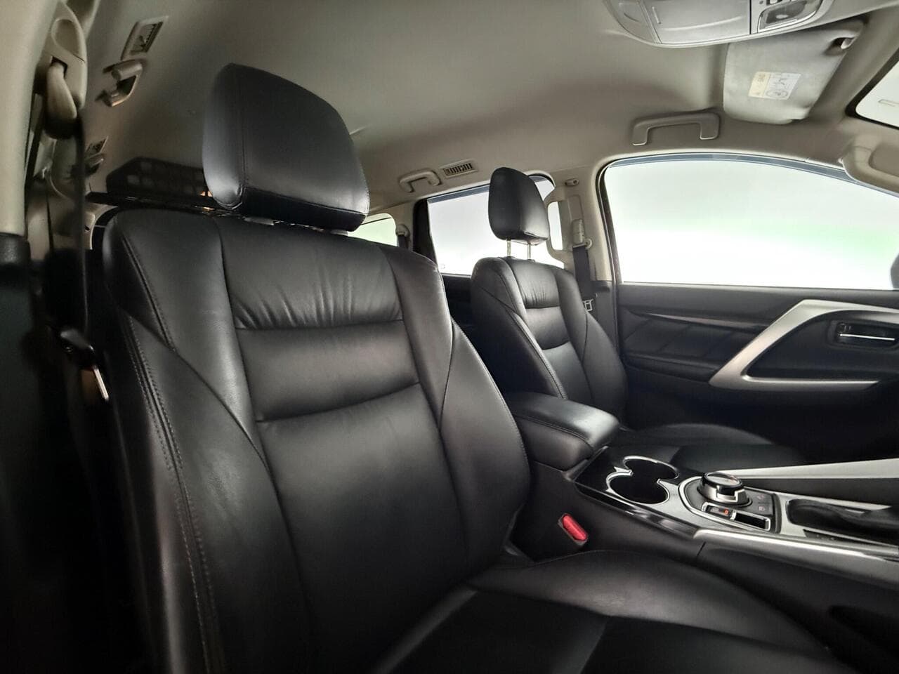 Mitsubishi Shogun Sport thumbnail Seat Driver