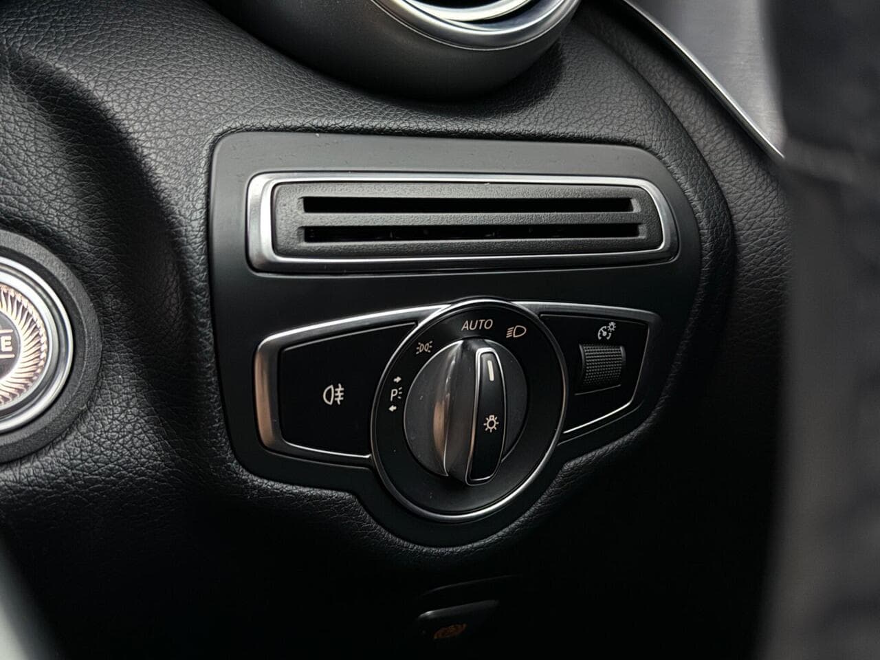 Mercedes-Benz C Class thumbnail Misc Controls