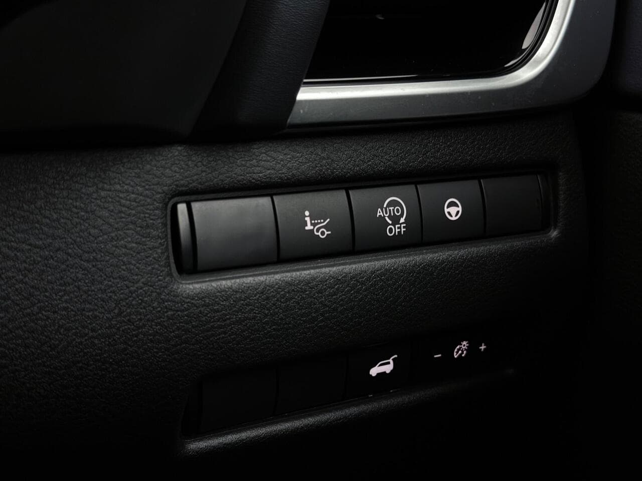 Nissan Qashqai thumbnail Misc Controls