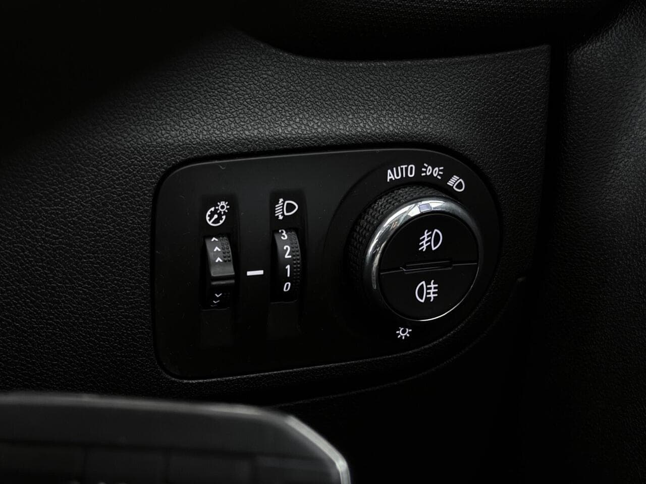 Vauxhall Crossland X thumbnail Misc Controls