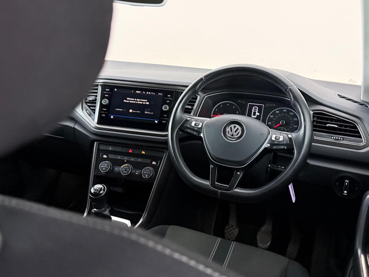 Volkswagen T-Roc thumbnail Interior Front