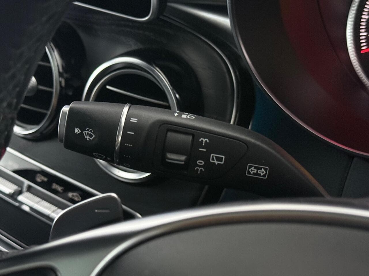 Mercedes-Benz GLC thumbnail Misc Controls