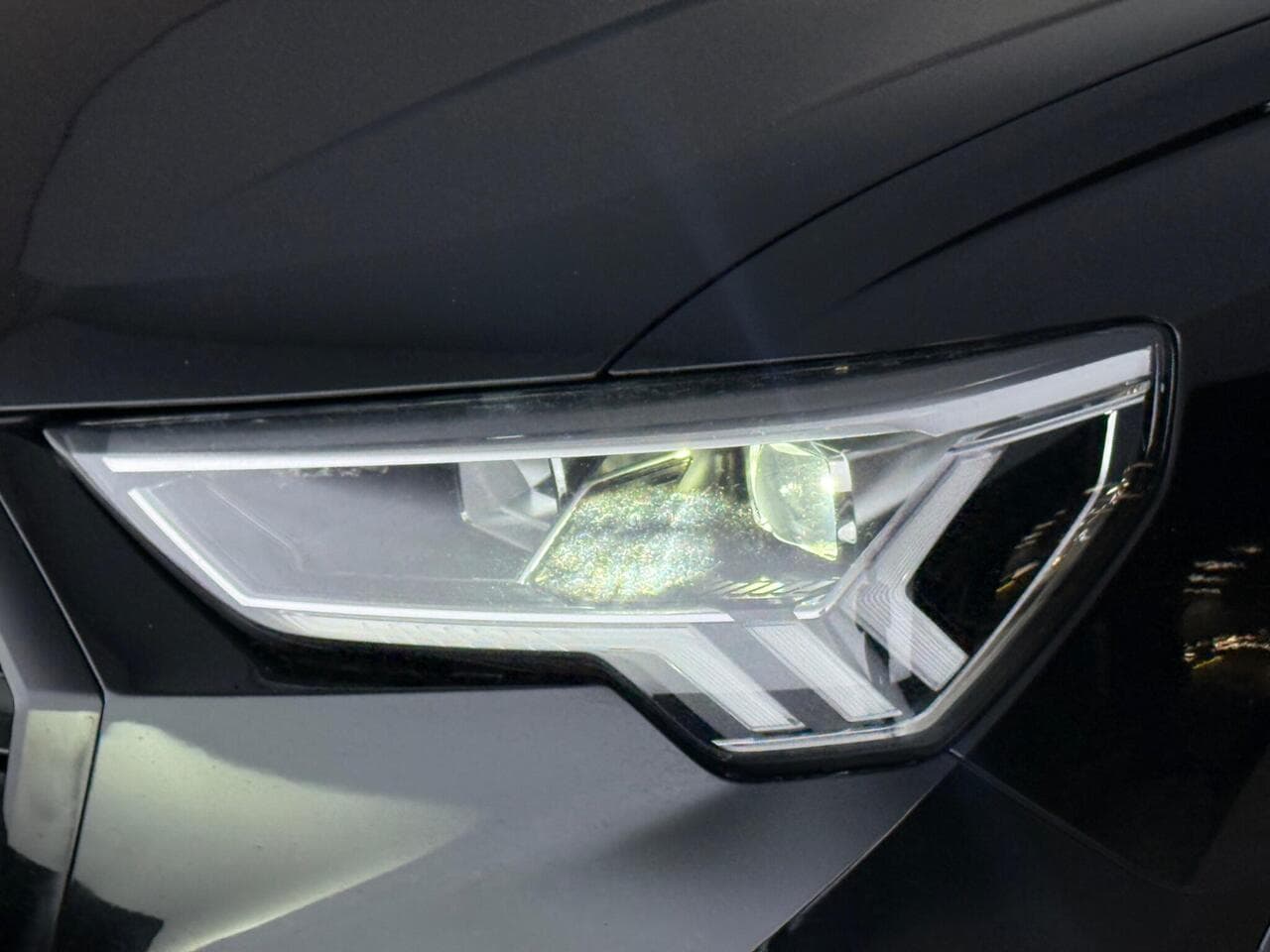 Audi Q3 thumbnail Lights Front