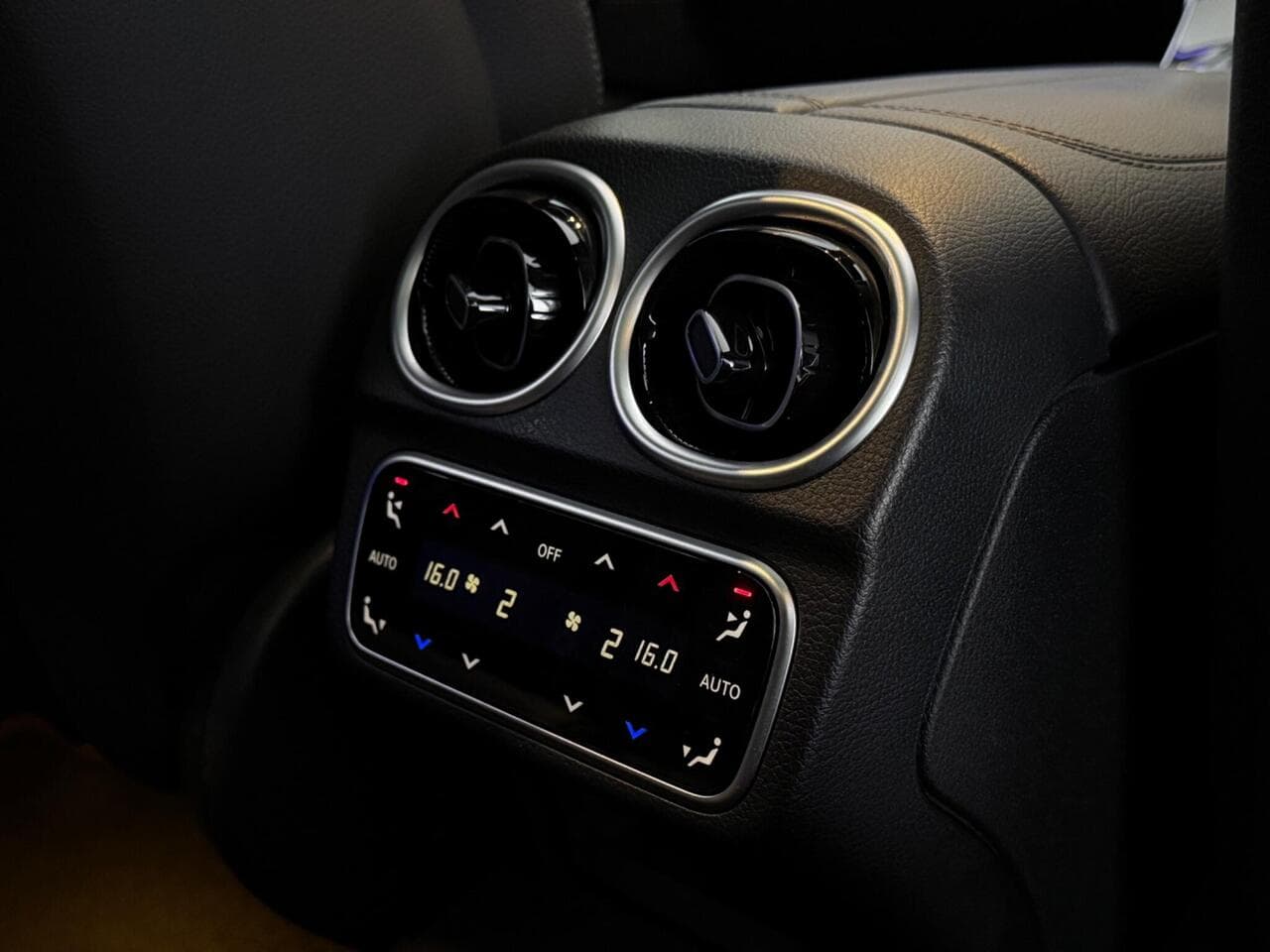 Mercedes-Benz C Class thumbnail Misc Controls