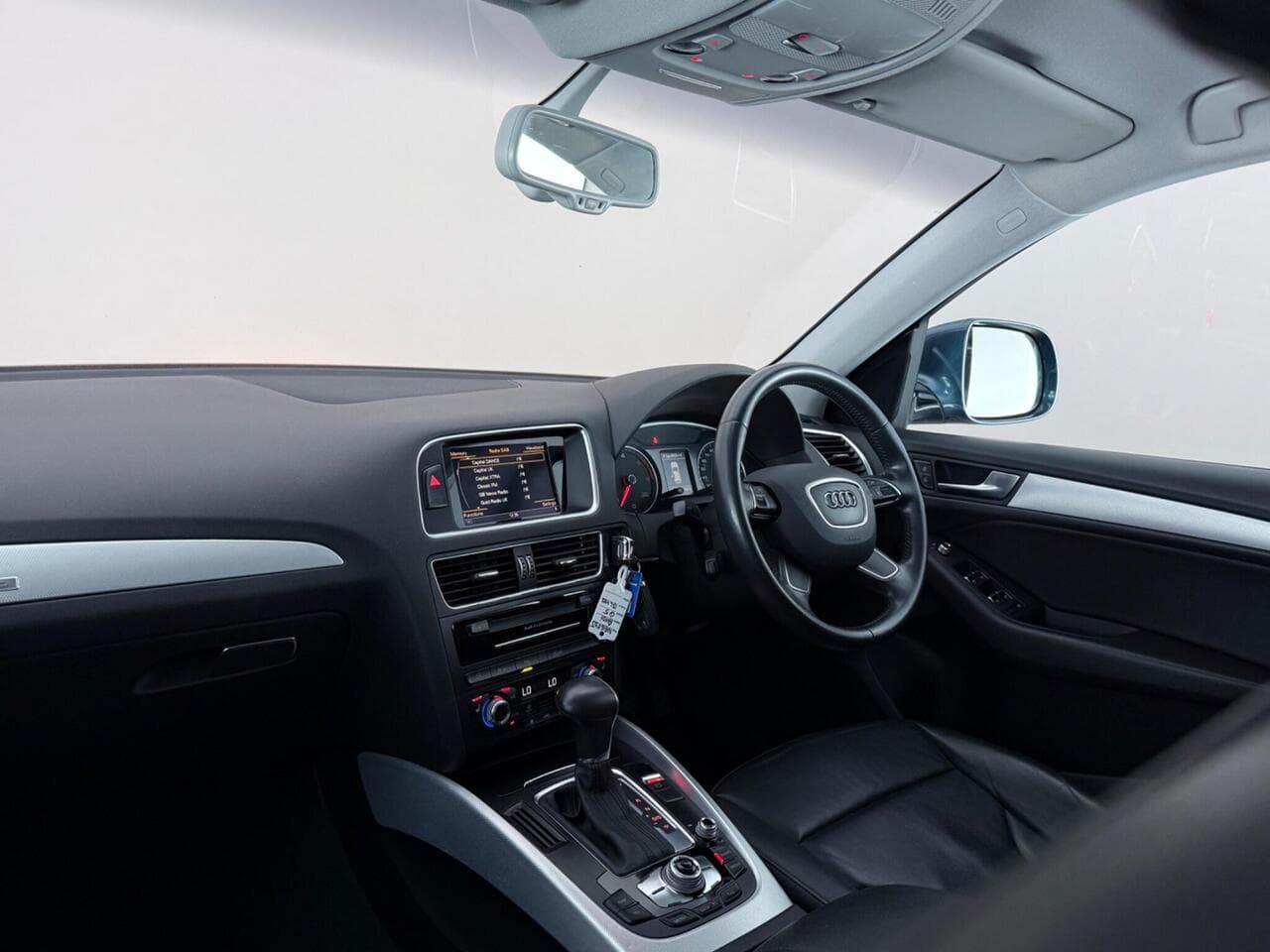 Audi Q5 thumbnail Interior Front