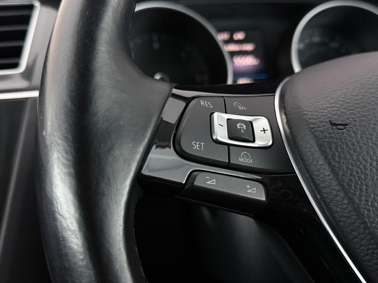 Volkswagen Tiguan thumbnail Misc Controls