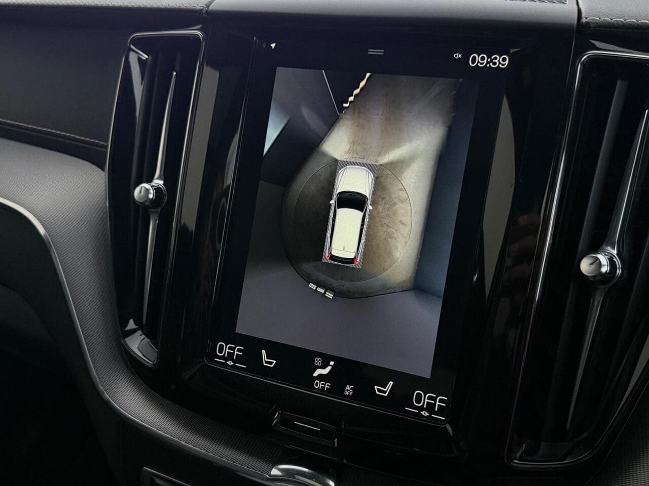 Volvo XC60 thumbnail Infotainment System