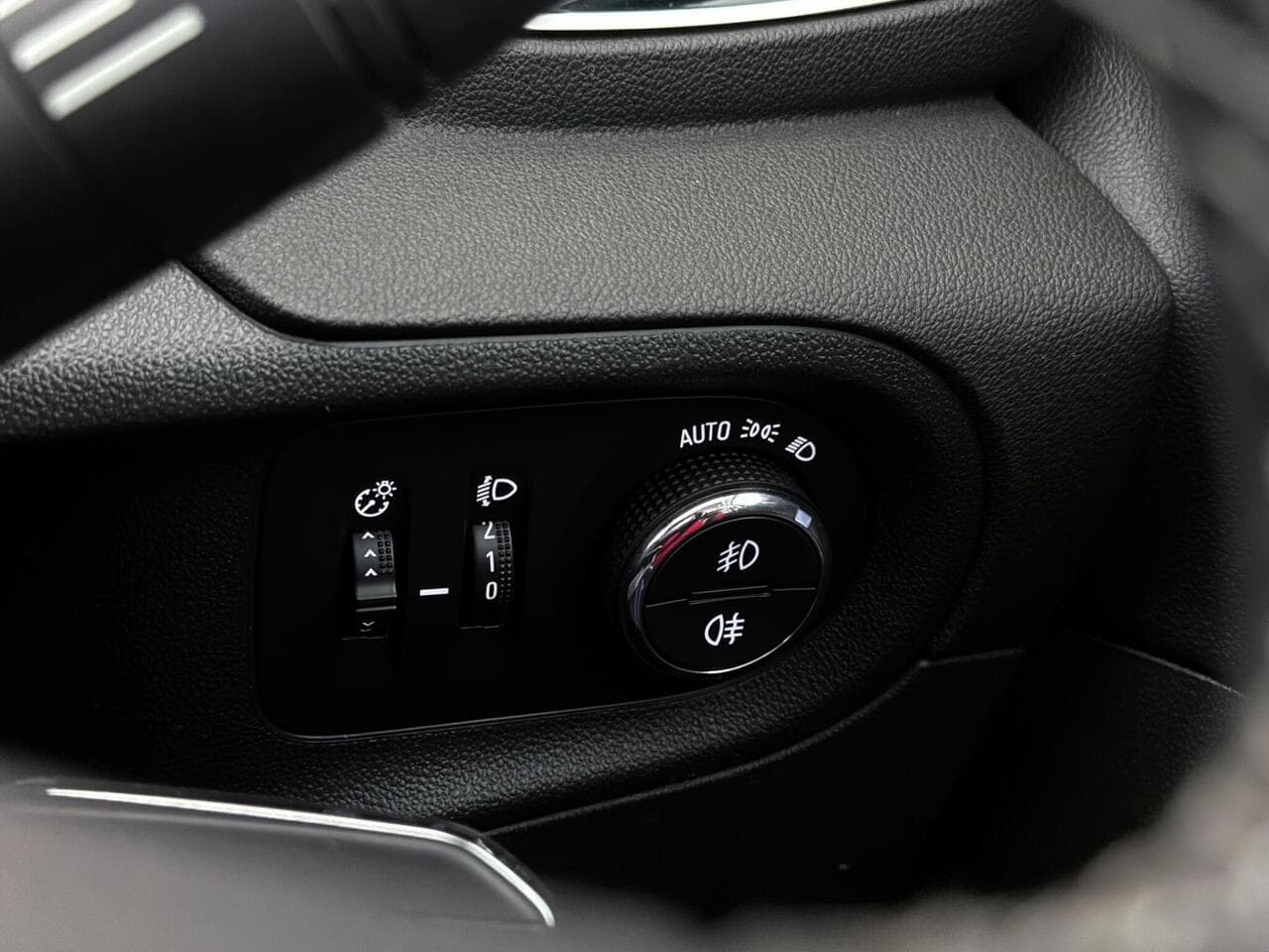 Vauxhall Grandland X thumbnail Misc Controls