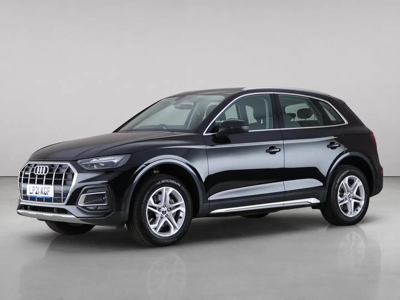 Audi Q5 thumbnail Front Left