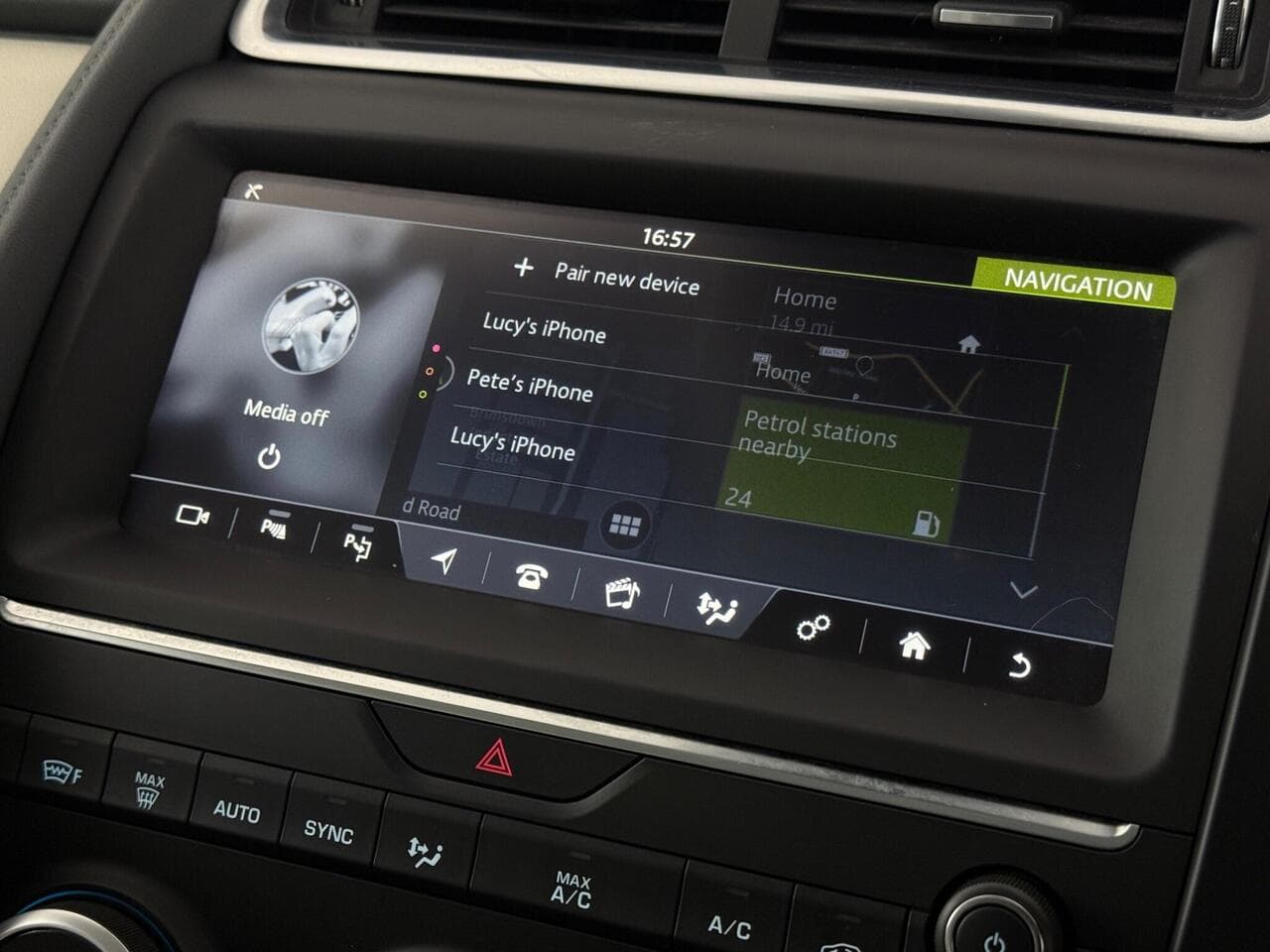 Jaguar E-PACE thumbnail Infotainment System