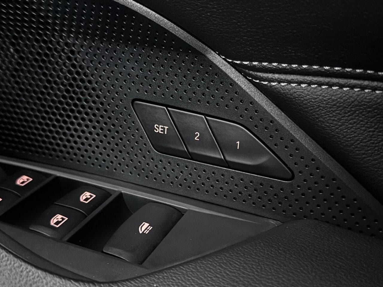 BMW 4 Series thumbnail Misc Controls