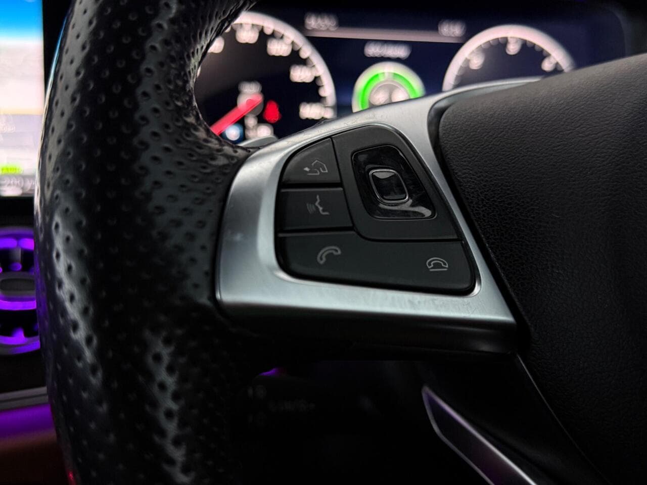 Mercedes-Benz E Class thumbnail Misc Controls
