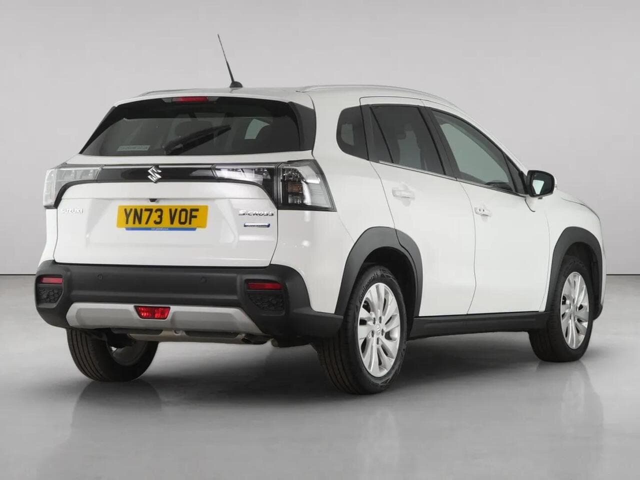 Suzuki S-Cross thumbnail Rear Right
