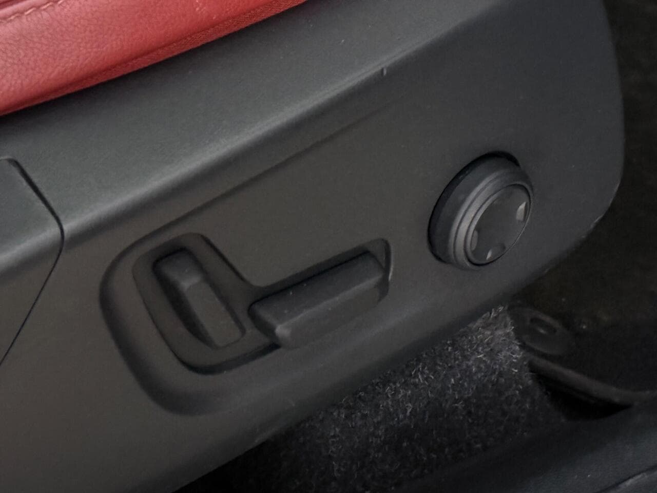 Volvo XC40 thumbnail Misc Controls