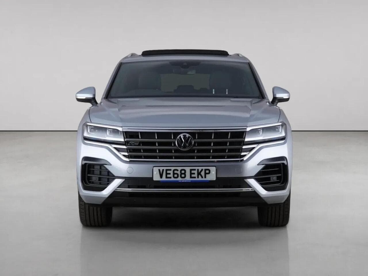 Volkswagen Touareg thumbnail Front