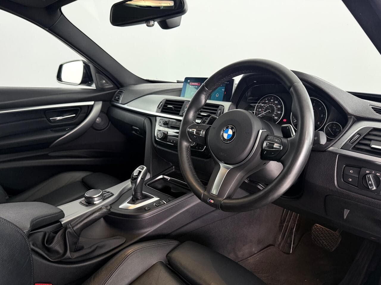 BMW 3 Series thumbnail Interior Front