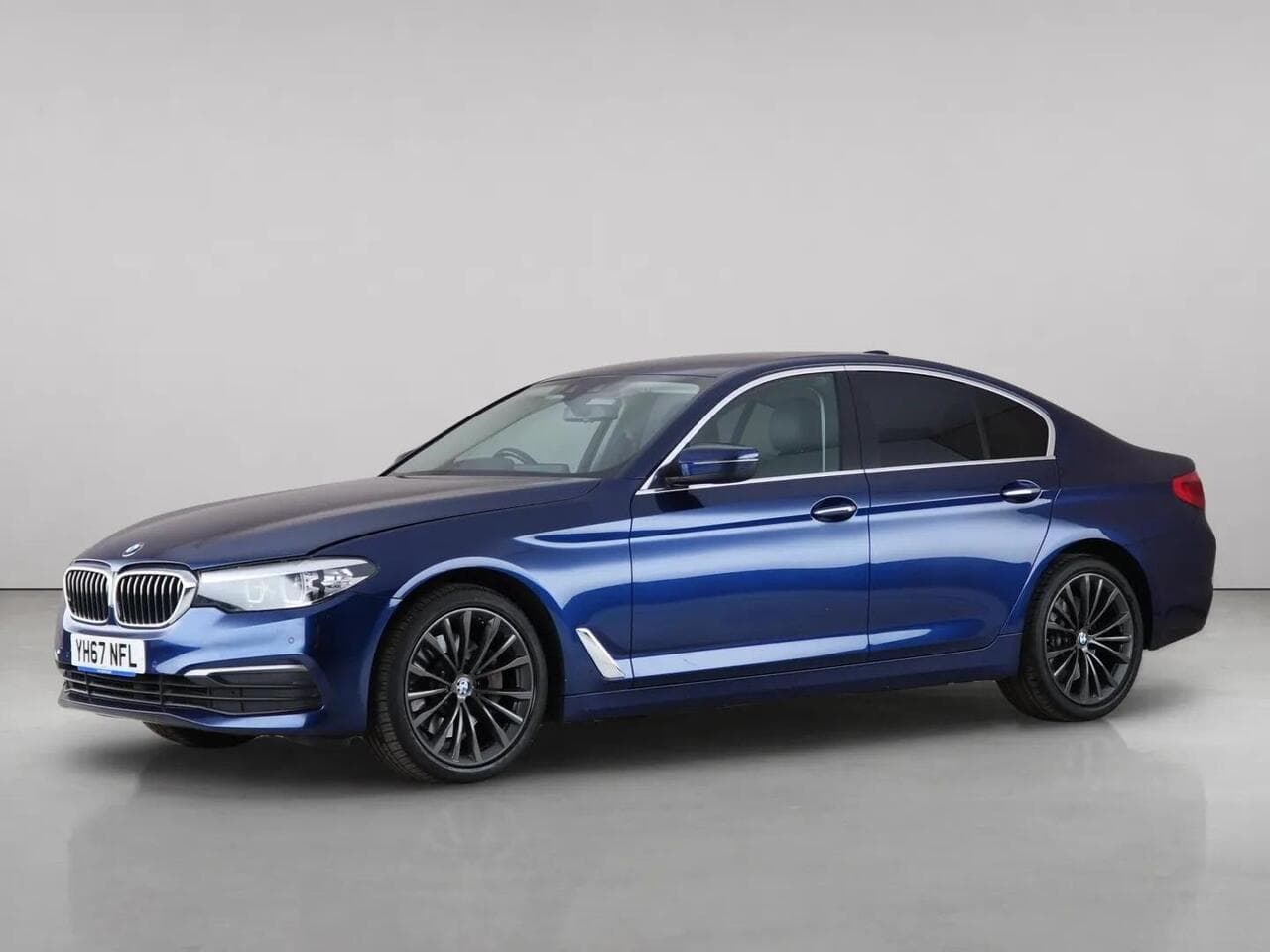 BMW 5 Series thumbnail Front Left