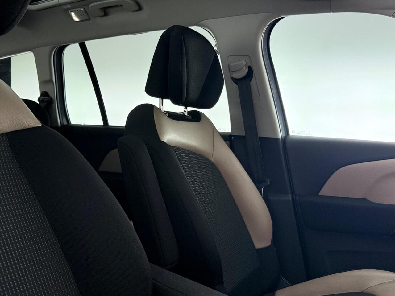 Citroen Grand C4 Picasso thumbnail Seats Rear