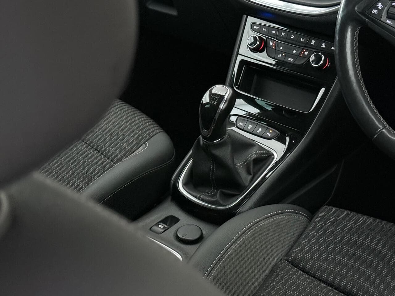 Vauxhall Astra thumbnail Interior Front