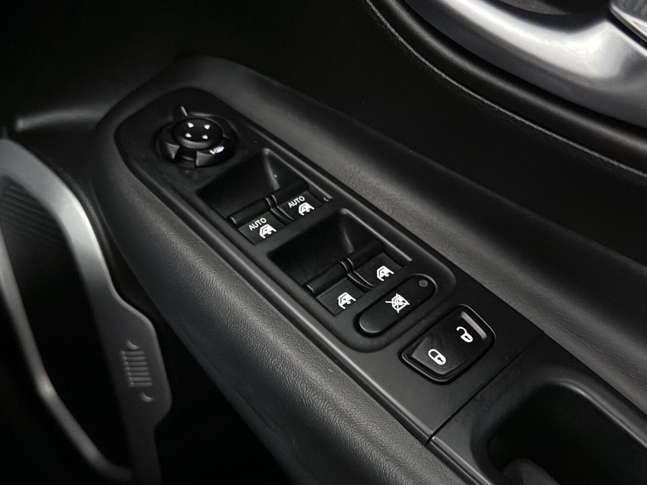Jeep Renegade thumbnail Misc Controls