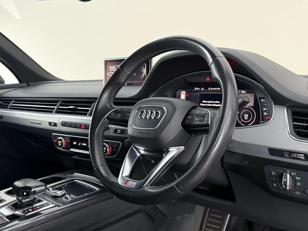 Audi Q7 thumbnail Interior Front