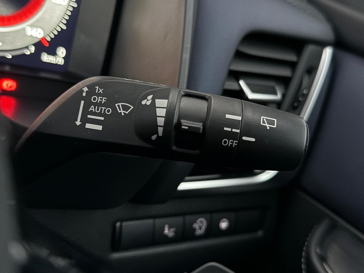 Nissan Qashqai thumbnail Misc Controls