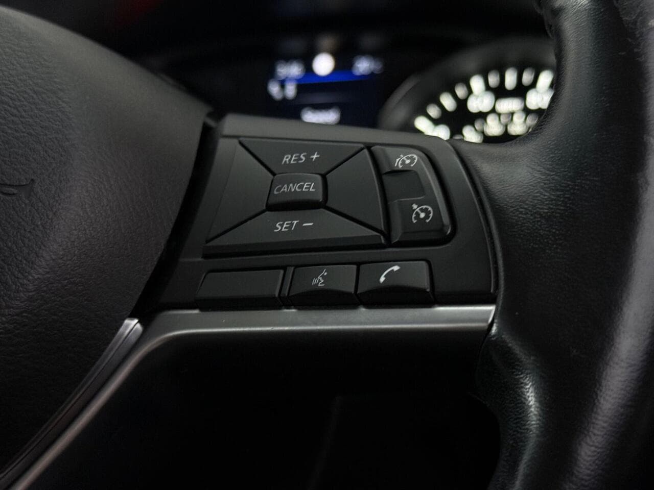 Nissan X-Trail thumbnail Misc Controls