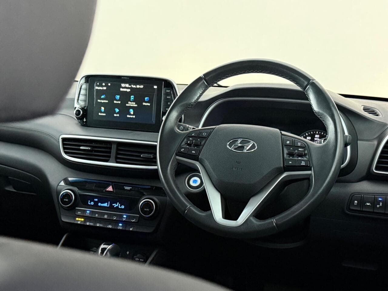 Hyundai TUCSON thumbnail Steering Wheel