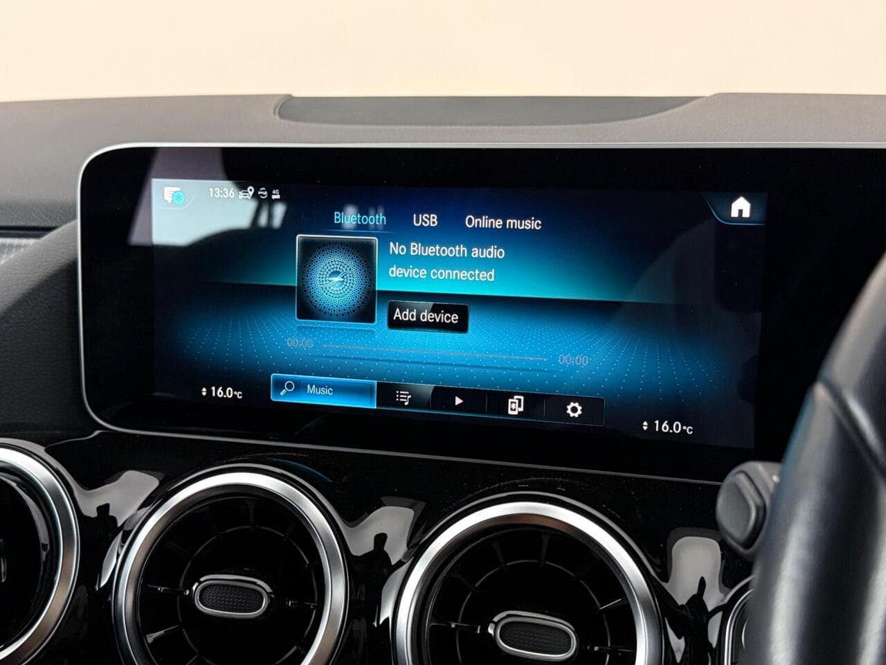 Mercedes-Benz GLA thumbnail Infotainment System