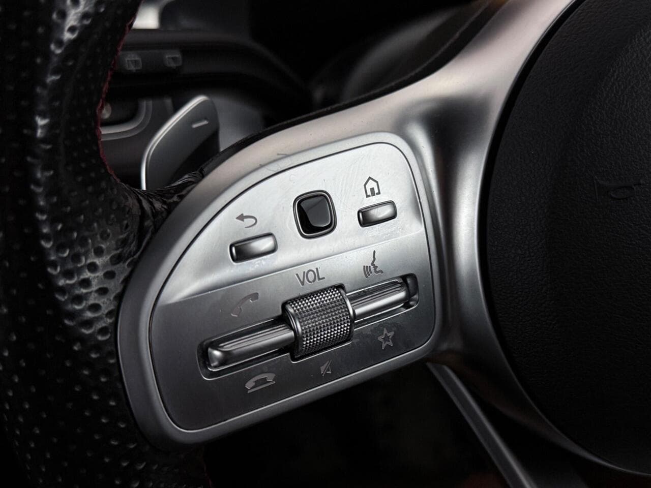 Mercedes-Benz GLB thumbnail Misc Controls